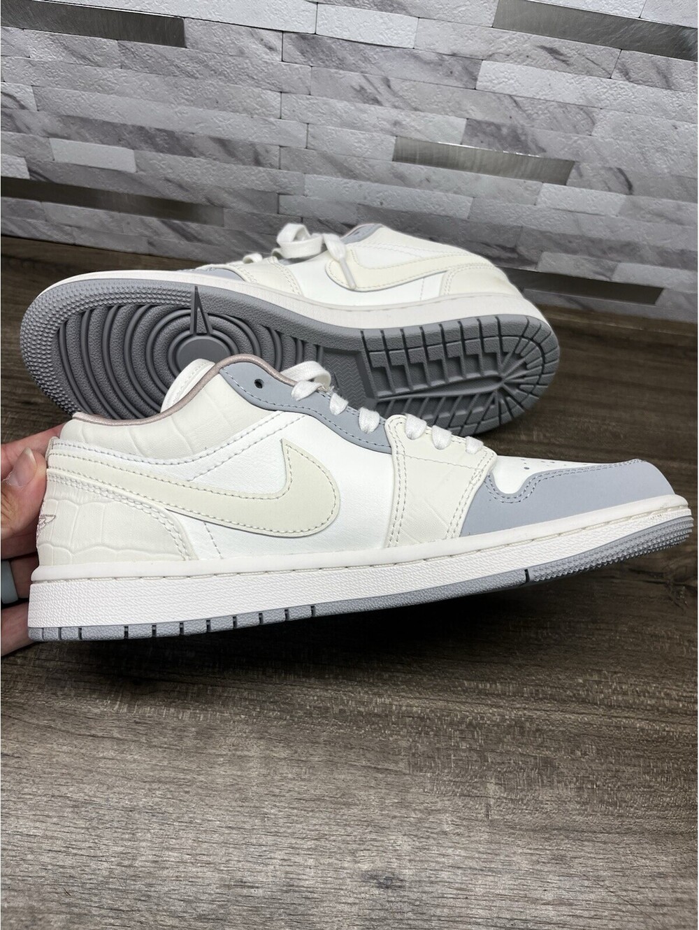 Nike Air Jordan 1 Low Sail Soft Pearl Sequins Women Size 7 US Shoes GREAT COND.